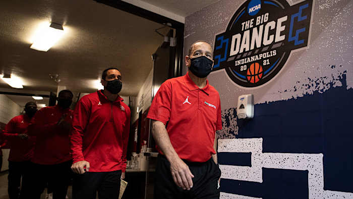 Houston coach Kelvin Sampson